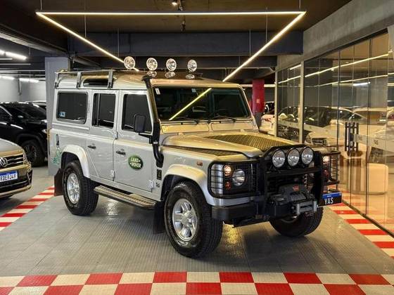 LAND ROVER DEFENDER 2.5 COUNTY SW 110 4X4 TURBO DIESEL 4P MANUAL